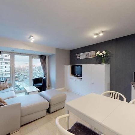 Studio Met Zeezicht Op Heldenplein Кнокке-Хейст Экстерьер фото