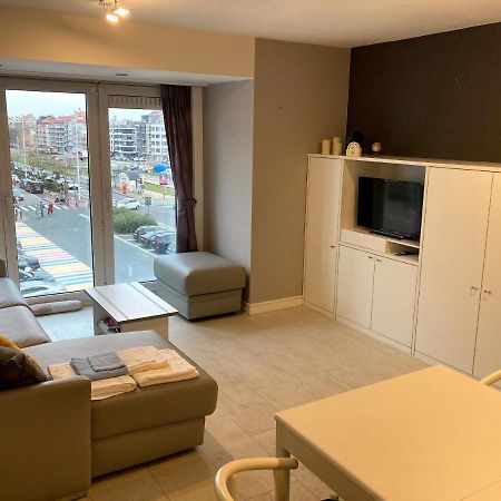 Studio Met Zeezicht Op Heldenplein Кнокке-Хейст Экстерьер фото