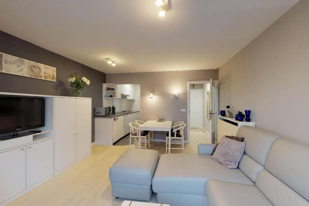 Studio Met Zeezicht Op Heldenplein Кнокке-Хейст Экстерьер фото