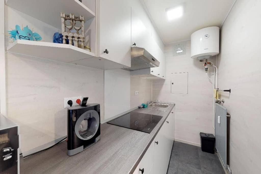 Studio Met Zeezicht Op Heldenplein Кнокке-Хейст Экстерьер фото